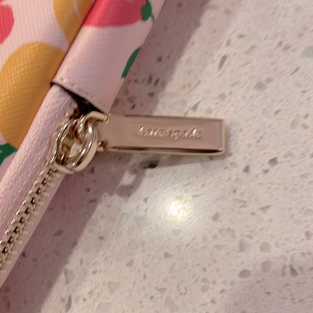 NIP♠️ Kate Spade ♠️ Strawberry Garden Universal Laptop Sleeve ♠️ - Picture 3 of 6